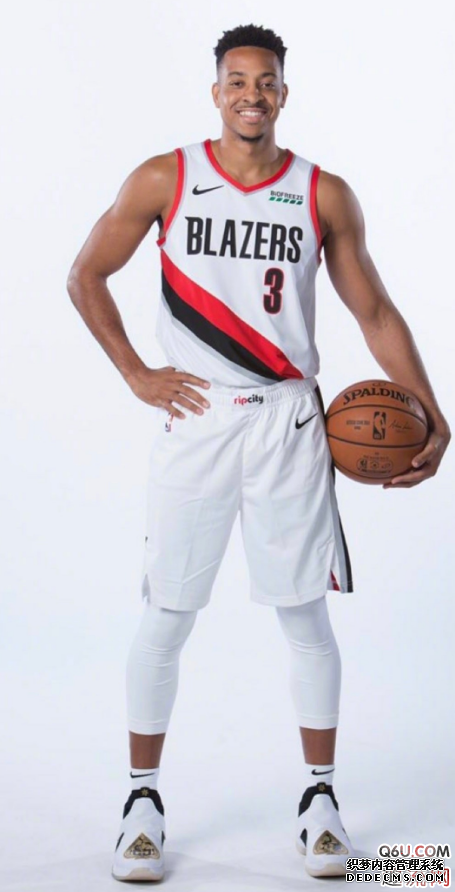 Appreciation of the physical details of CJ McCollum's exclusive Air Raid 5 Christmas PE. What personal PEs are available for CJ this season Appreciation of the physical details of CJ McCollum's exclusive Air Raid 5 Christmas PE. What are the personal PEs available for CJ this season