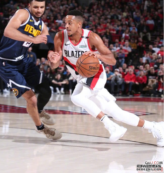 CJ McCollum's exclusive Air Raid 5 Christmas PE physical details appreciation. What are the personal PEs that CJ has bought this season CJ McCollum's exclusive Air Raid 5 Christmas PE physical details appreciation What are the personal PEs worn by CJ this season