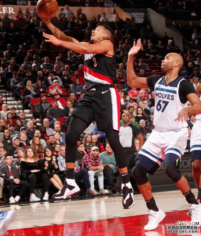Appreciation of the physical details of CJ McCollum's exclusive Air Raid 5 Christmas PE. What are the personal PEs that CJ has bought this season Appreciation of the physical details of CJ McCollum's exclusive Air Raid 5 Christmas PE. What are the personal PEs that CJ has worn this season