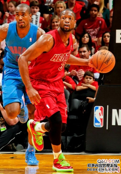 Wade's Way 7 does not have a Christmas color scheme. An inventory of the Wade's Way Christmas series shoes that Wade wore in previous Christmas games Wade's Way 7 does not have a Christmas color scheme An inventory of Wade’s Way Christmas series of shoes that Wade wore during Christmas games in previous years