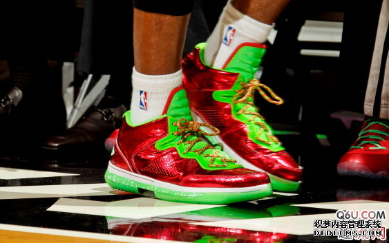Wade’s Way 7 does not have Christmas colors An inventory of Wade's Way Christmas series of shoes that Wade wore in previous Christmas games Wade's Way 7 does not have a Christmas color scheme. An inventory of Wade's Way Christmas shoes that Wade wore in previous Christmas games