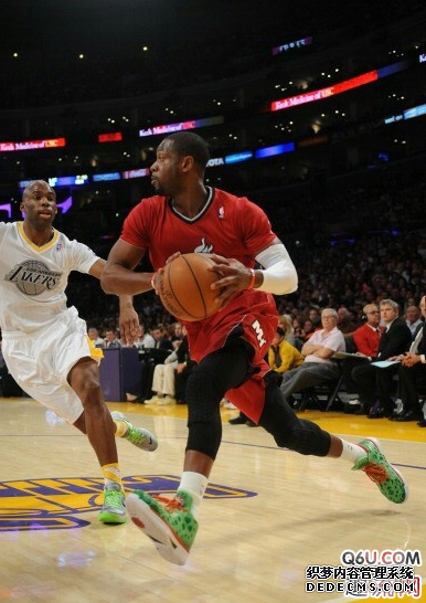 Wade's Way 7 does not have a Christmas color scheme. An inventory of the Wade's Way Christmas series of shoes worn by Wade in previous Christmas games Wade's Way 7 does not have a Christmas color scheme An inventory of the Wade Way Christmas series of shoes worn by Wade in previous Christmas games