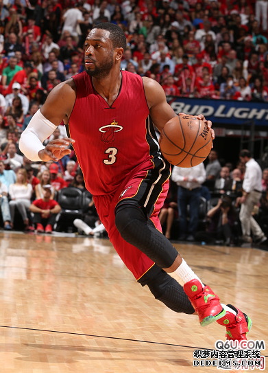 Wade's Way 7 does not have a Christmas color scheme. An inventory of the Wade's Way Christmas series of shoes worn by Wade in previous Christmas games Wade's Way 7 does not have a Christmas color scheme Inventory of the Wade Way Christmas Series Shoes worn by Wade in previous Christmas games
