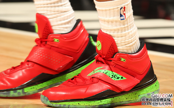 Wade's Way 7 does not have a Christmas color scheme. An inventory of the Wade's Way Christmas series of shoes worn by Wade in previous Christmas games Wade's Way 7 does not have a Christmas color scheme An inventory of the Wade Way Christmas series of shoes worn by Wade in previous Christmas games