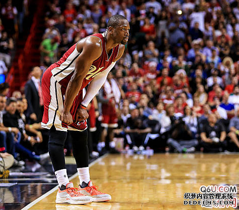 Wade's Way 7 does not have a Christmas color scheme. An inventory of the Wade's Way Christmas series shoes that Wade wore in previous Christmas games Wade's Way 7 does not have a Christmas color scheme An inventory of Wade’s Way Christmas series of shoes that Wade wore during Christmas games in previous years