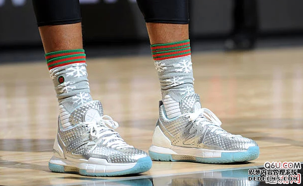 Wade's Way 7 does not have a Christmas color scheme. An inventory of the Wade's Way Christmas series of shoes that Wade wore in previous Christmas games Wade's Way 7 does not have a Christmas color scheme An inventory of the Wade Way Christmas series of shoes that Wade wore in previous Christmas games