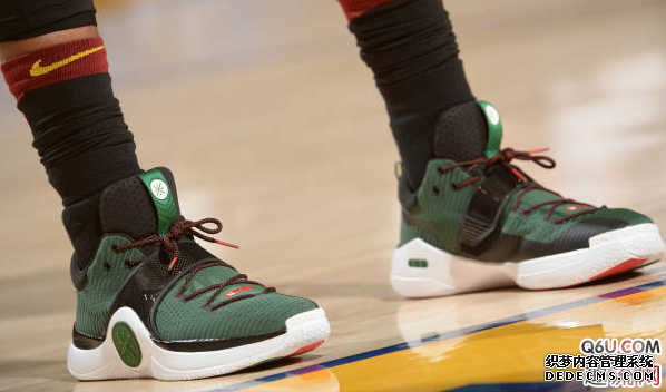 Wade's Way 7 does not have a Christmas color scheme. An inventory of Wade's Way Christmas series of shoes worn by Wade in previous Christmas games Wade's Way 7 does not have a Christmas color scheme. An inventory of Wade's Way Christmas series of shoes worn by Wade in previous Christmas games