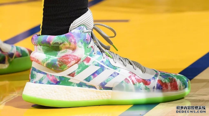 2018 Christmas War LeBron James's lbj16 Superman color matching, inventory of high-looking shoes in the Christmas War 2018 Christmas War LeBron James's lbj16 Superman color matching Christmas War Inventory of super-good-looking shoes