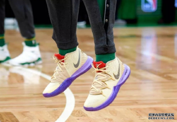 2018 Christmas War LeBron James' lbj16 Superman color matching An inventory of the most beautiful shoes in the Christmas war 2018 Christmas War LeBron James's lbj16 Superman color matching. Inventory of super-good-looking shoes in the Christmas War