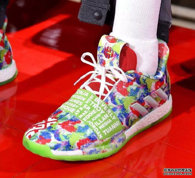 2018 Christmas game, LeBron James wears lbj16 Superman color matching, inventory of the most beautiful shoes in the Christmas game The lbj16 Superman color scheme worn by LeBron James in the 2018 Christmas game. Inventory of high-looking shoes in the Christmas game