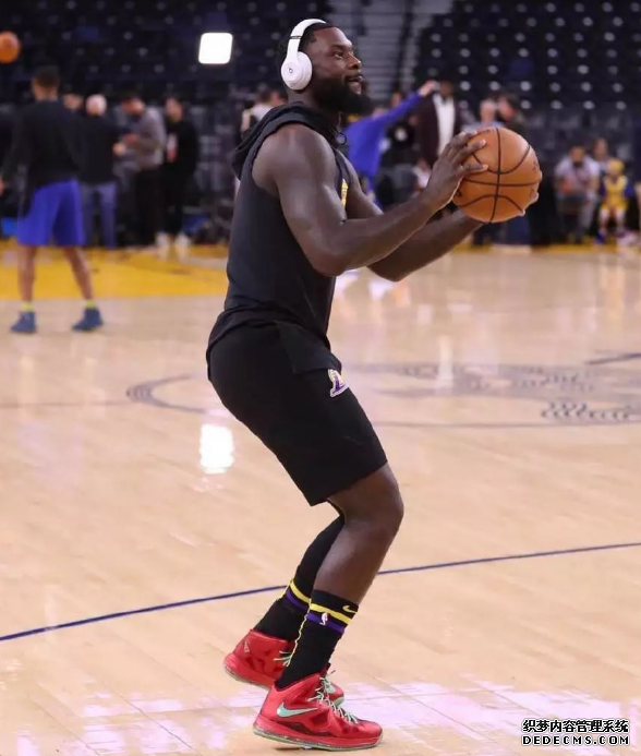 2018 Christmas War LeBron James' lbj16 Superman color matching An inventory of the most beautiful shoes in the Christmas war 2018 Christmas War LeBron James's lbj16 Superman color matching. Inventory of the high-looking shoes in the Christmas War