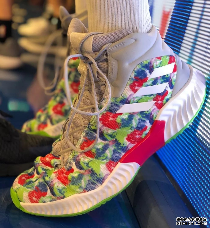 2018 Christmas War LeBron James' lbj16 Superman Color Color An inventory of the most beautiful shoes in the Christmas war 2018 Christmas War LeBron James's lbj16 Superman Color Matching Inventory of High-Looking Shoes in the Christmas War