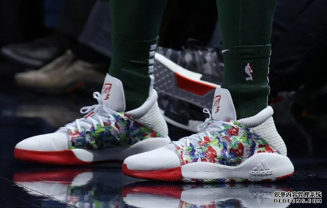 2018 Christmas War LeBron James's lbj16 Superman color matching An inventory of the most beautiful shoes in the Christmas war 2018 Christmas War LeBron James's lbj16 Superman color matching. Inventory of high-looking shoes in the Christmas War