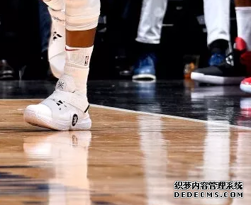 What sneakers are worn by NBA stars on December 24th Inventory of sneakers worn by NBA stars on December 24