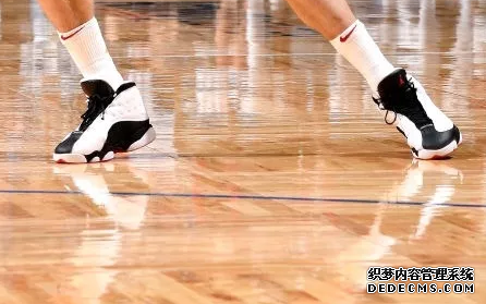 What sneakers are worn by NBA stars on December 24th Inventory of sneakers worn by NBA stars on December 24