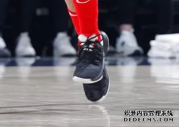 What sneakers are worn by NBA stars on December 24th? An inventory of sneakers worn by NBA stars on December 24th