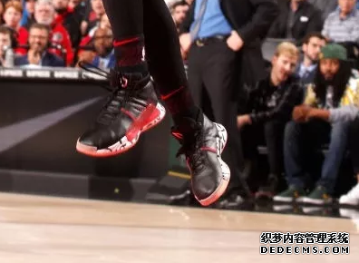 What sneakers are worn by NBA stars on December 24th? Inventory of sneakers worn by NBA stars on December 24th