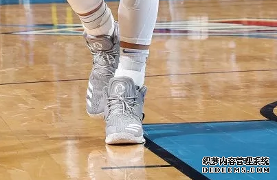 What sneakers Curry wore on December 18 in the NBA List of sneakers worn by NBA stars on December 18th What sneakers Curry wore on NBA December 18 List of sneakers worn by NBA stars on December 18