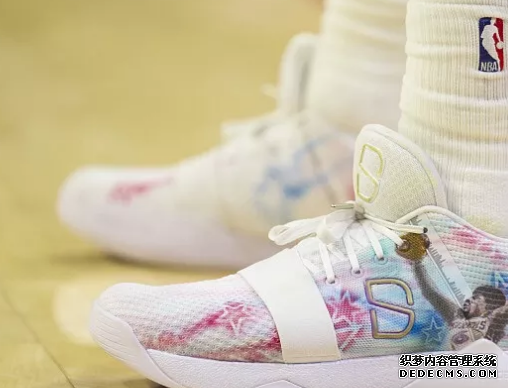 What are the sneakers worn by NBA stars on December 13th? An inventory of sneakers worn by NBA stars on December 13th What sneakers are worn by NBA stars on December 13th? An inventory of sneakers worn by NBA stars on December 13th