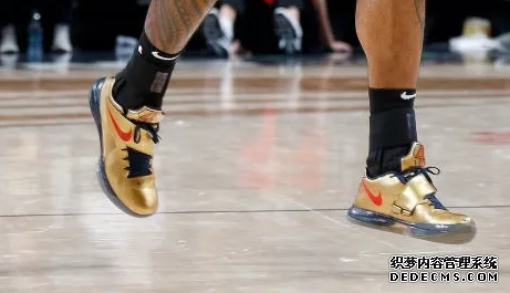 What are the sneakers worn by NBA stars on December 17th? List of sneakers worn by NBA stars on December 17th What sneakers are worn by NBA stars on December 17th? List of sneakers worn by NBA stars on December 17th