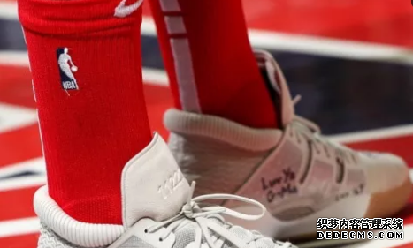 What are the sneakers worn by NBA stars on December 17th? List of sneakers worn by NBA stars on December 17th What are the sneakers worn by NBA stars on December 17th? List of sneakers worn by NBA stars on December 17th