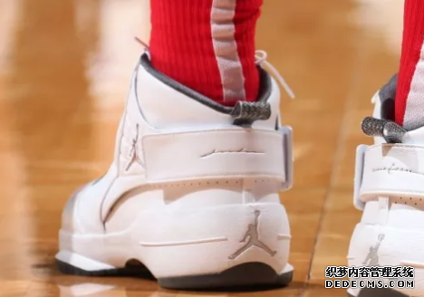 What are the sneakers worn by NBA stars on December 17th? List of sneakers worn by NBA stars on December 17th What are the sneakers worn by NBA stars on December 17th? List of sneakers worn by NBA stars on December 17th