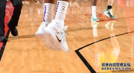 What are the sneakers worn by NBA stars on December 14th? List of sneakers worn by NBA stars on December 14th What are the sneakers worn by NBA stars on December 14th? List of sneakers worn by NBA stars on December 14th