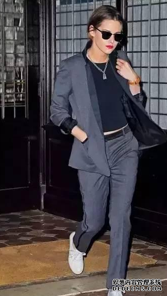 How to match trousers + sneakers to look good Tips for matching trousers + sneakers How to match trousers + sneakers to look good? Tips for matching trousers + sneakers