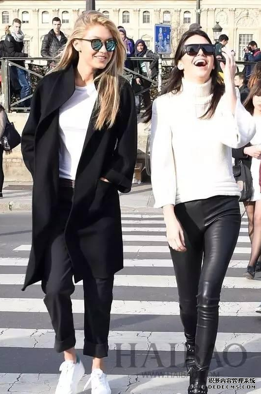 How to match trousers and sneakers to look good. Tips for matching trousers and sneakers How to match trousers and sneakers to look good. Tips for matching trousers and sneakers