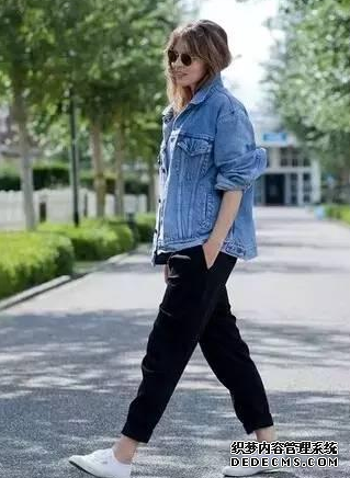 How to match trousers + sneakers to look good Tips for matching trousers and sneakers How to match trousers and sneakers to look good. Tips for matching trousers and sneakers