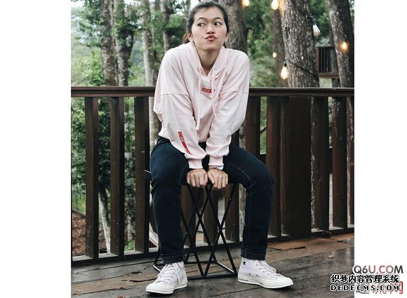 How many colors are there for Converse canvas shoes? Suggestions for matching Converse canvas shoes in various colors How many colors are there for Converse canvas shoes? Suggestions for matching Converse canvas shoes in various colors