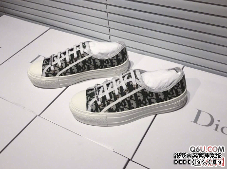 Are Dior's letter-embroidered canvas shoes in one size? How do the same canvas shoes worn by dior stars in 2019 look like? Are Dior's letter-embroidered canvas shoes in one size? How do the 2019 dior celebrity canvas shoes look on?</p><h3>Do the Dior letter embroidered canvas shoes run in sizes?</h3><p>A half size to one size larger</p><p>It feels like they can be worn. I bought the right size, because although the shoes are made of canvas, the inside is made of leather, which makes them a little harder, and the laces are more troublesome. Buying a larger size is easier to wear and you can step in with one foot. And I didn’t wear socks when I tried them on. These shoes can be worn all year round, so I’d better leave some room for socks. The shoelaces will not fall out of place after being tightened. </p><p>I usually wear size 36 shoes, but these Dior canvas shoes are size 35. The shoes are a little bit stiff, but they still feel good when I step on them. This pair of shoes can be said to be very versatile. They look great with jeans or dresses. It is recommended to buy it~</p><p><img src=