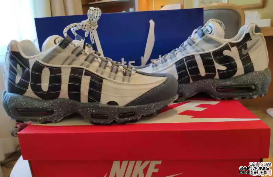 Nike air Max 95 Mount Fuji Japan limited unboxing review air Max 95 Mount Fuji foot photo Nike air Max 95 Mount Fuji Japan limited unboxing review air Max 95 Mount Fuji feet picture