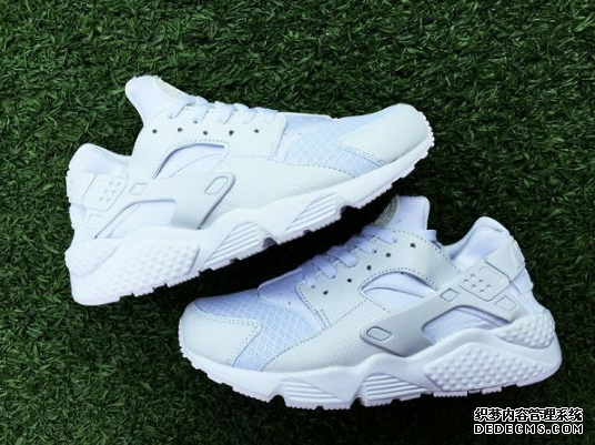 What are the characteristics of Nike Wallace running shoes? What are the differences between the first and second generations of Wallace