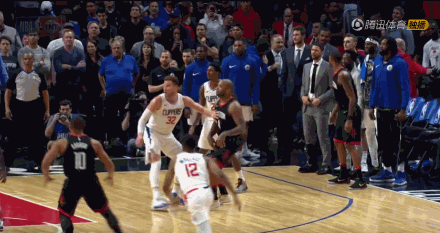Paul led Harden and others into the Clippers locker room The causes and consequences of the serious conflict between the Rockets and Clippers