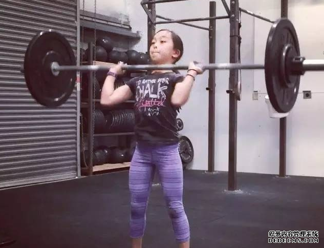 Is children's fitness good or not? 12-year-old girl Elle is addicted to fitness Is children's fitness good or not? 12-year-old girl Elle is obsessed with fitness