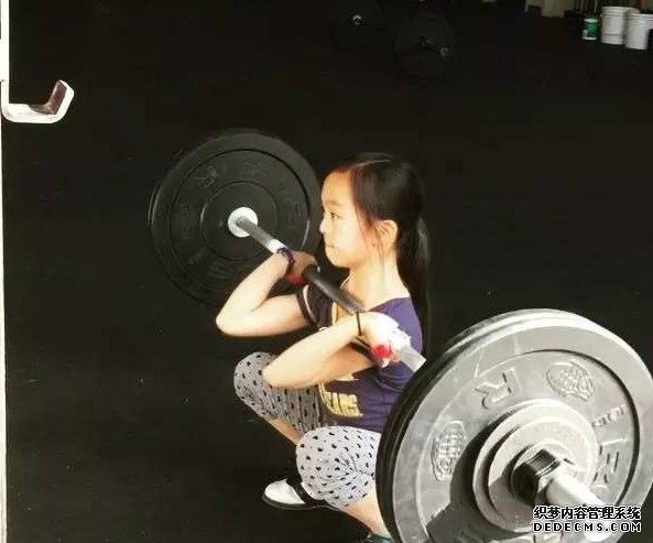 Is children's fitness good or not? 12-year-old girl Elle is addicted to fitness Is children's fitness good or not? 12-year-old girl Elle is obsessed with fitness