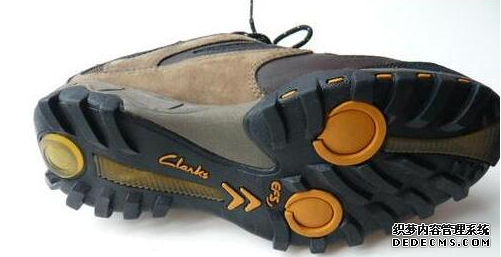 The difference between Qile genuine shoes and foreign trade shoes. How to identify Clarks genuine shoes