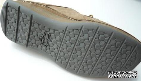 The difference between Qile genuine shoes and foreign trade shoes. How to identify Clarks genuine shoes
