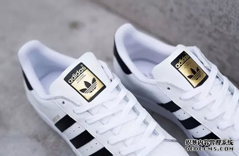 Adidas Gold Label Shell Toe Authenticity and False Identification Clover Shell Toe Authentic and False Comparison Adidas Gold Label Shell Toe Authenticity and False Identification Comparison of authenticity and fakeness of clover shell toe