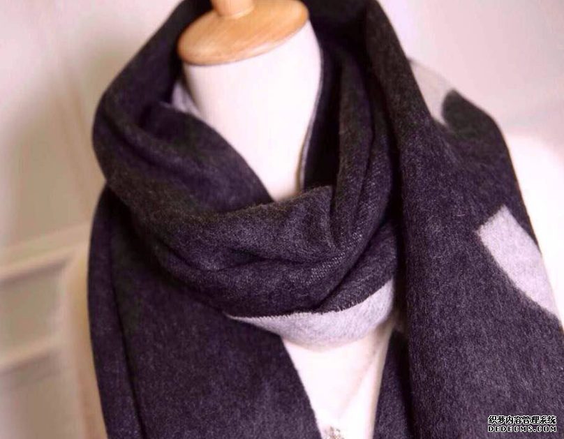 How to maintain a cashmere scarf, the correct way to clean a cashmere scarf How to maintain a cashmere scarf, the correct way to clean a cashmere scarf