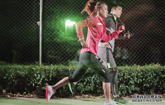 What are the correct ways to lose weight by running at night? Safety matters you need to pay attention to when running at night What are the correct ways to lose weight by running at night? Safety matters you need to pay attention to when running at night