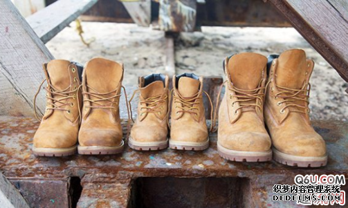 How do boys look good wearing boots in winter? How should young boys wear boots?</p><p>The very popular rhubarb boots are a type of hiking boots. They are originally prepared for outdoor rock climbing enthusiasts. They are waterproof, warm, comfortable, and durable. They are perfect for everything. </p><p><img src=