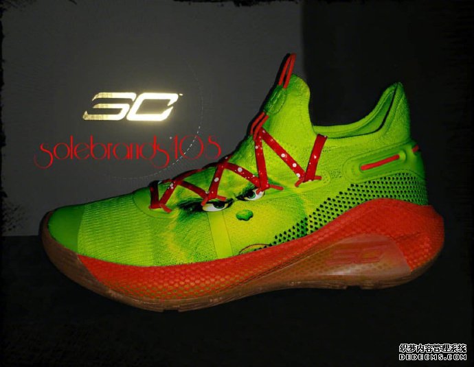 Curry 6 and the Grinch stole the Christmas custom color scheme and were exposed. What good-looking colors were worn by the stars in the Christmas game