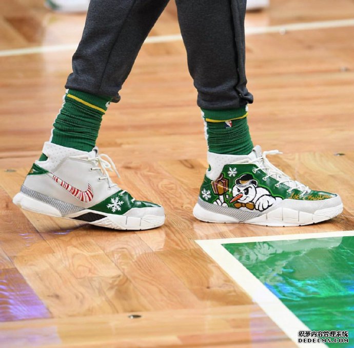 Curry 6 Grinch steals Christmas custom colors and exposes what good-looking colors the stars wear on Christmas Day