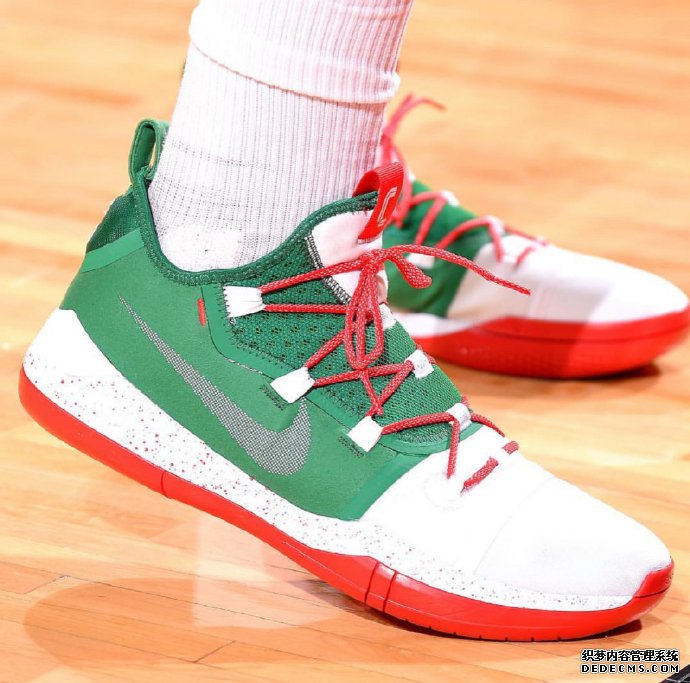 Curry 6 Grinch steals Christmas custom colors exposed, what good-looking colors are worn by the stars in the Christmas game