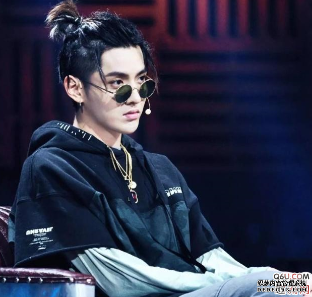 Is Wu Yifan ugly when he wears AJs with all the villains? How has Wu Yifan’s dressing skills improved? </p><p>From this time on, Wu Yifan began to choose to wear Sacai, Greg Lauren, Unravel Poject, etc. </p><p>Actually, this doesn’t mean anything. These are not much more advanced than Supreme and Palace. But what’s interesting is that even if he doesn’t deliberately avoid popular styles, we don’t think Kris Wu’s clothes are very common or ordinary. </p><p><img src=