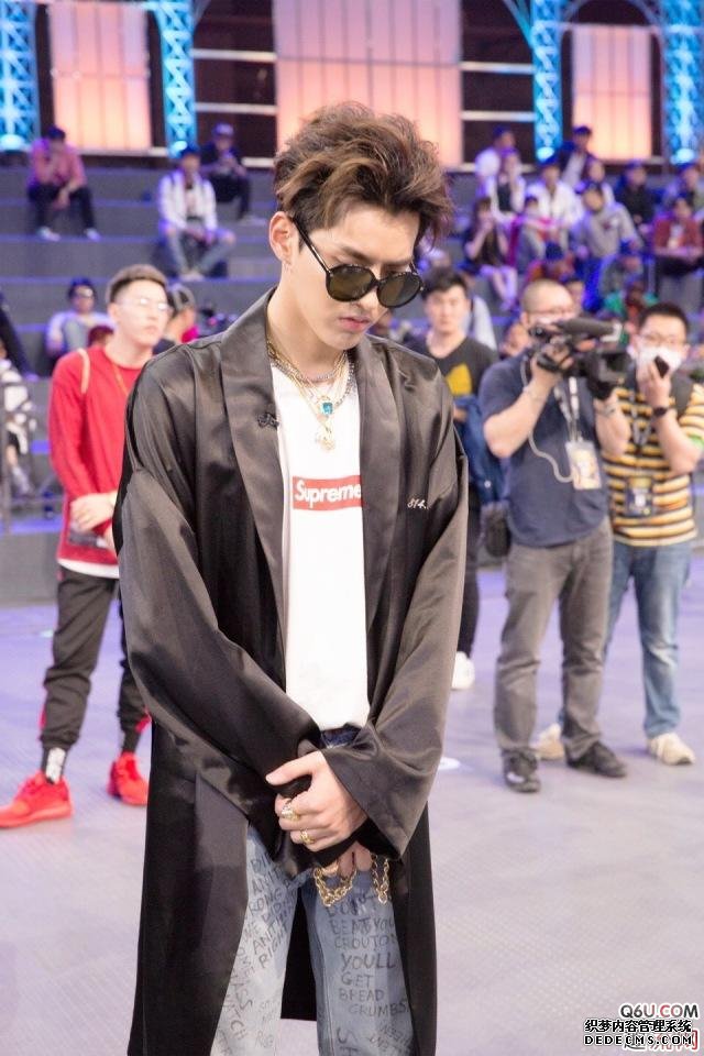 Wu Yifan's super cool and fashionable male outfits. How boys can dress fashionably and handsomely Wu Yifan's super cool and fashionable male outfits How do boys dress fashionably and handsome
