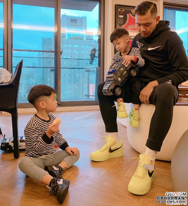 Jay Chou and Chen Jianzhou wore AF1 x ow co-branded parent-child model. What is the price trend of AF1 co-branded ow