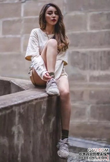 How to look good with yeezy dad shoes and AJ1. Which one looks better on girls when wearing yeezy dad shoes or AJ1 How to look good with yeezy dad shoes and AJ1 Which one looks better on girls, yeezy dad shoes or AJ1?